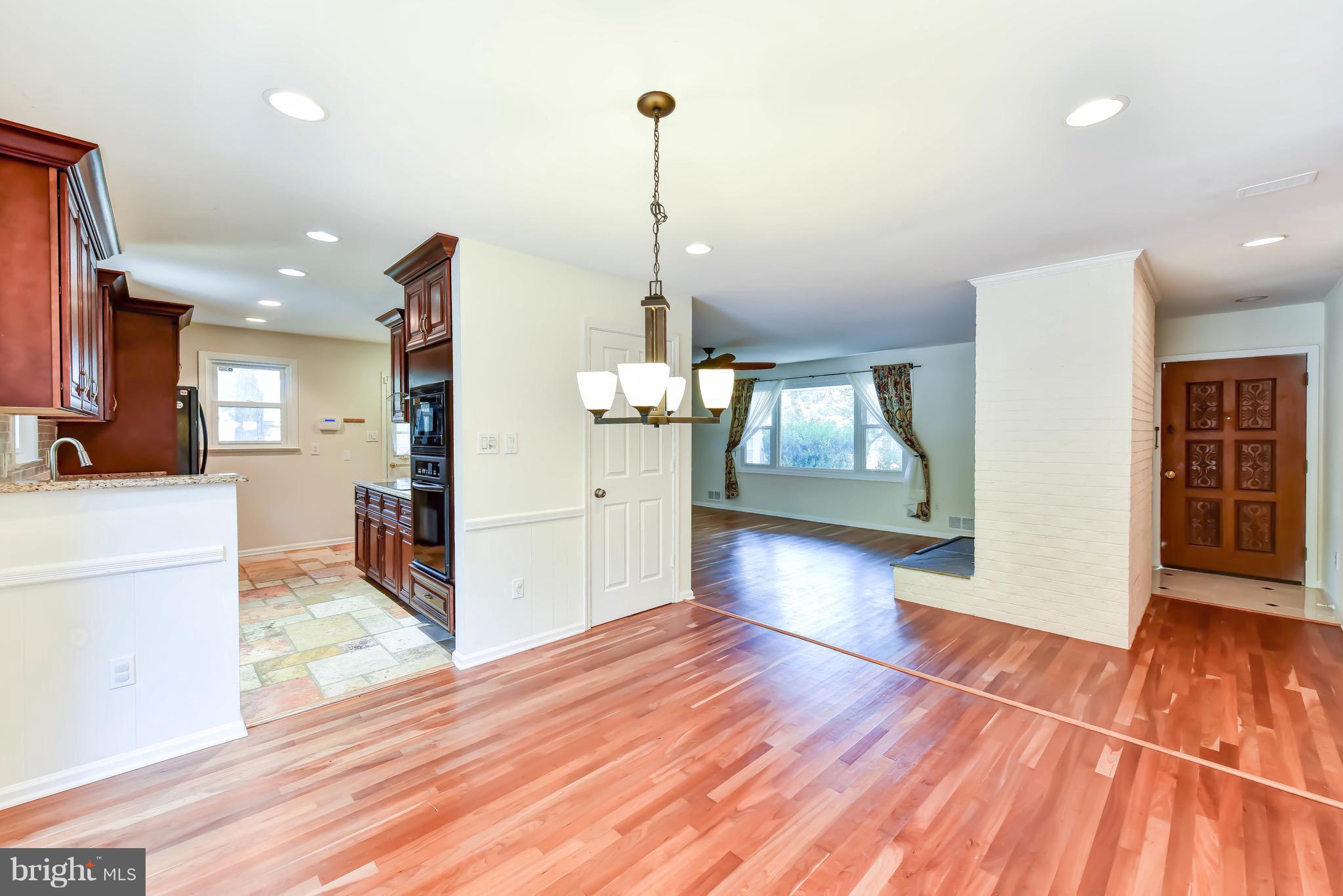 654 Walker Road Great Falls, VA 22066 - Photo 5 of 30 Living Room