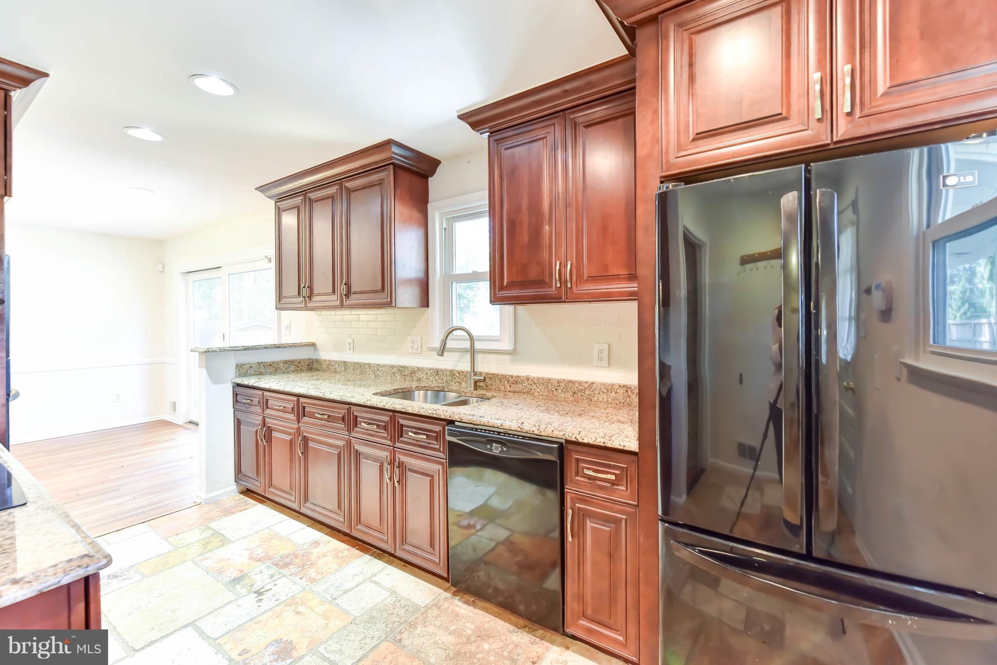 654 Walker Road Great Falls, VA 22066 - Photo 9 of 30 Kitchen