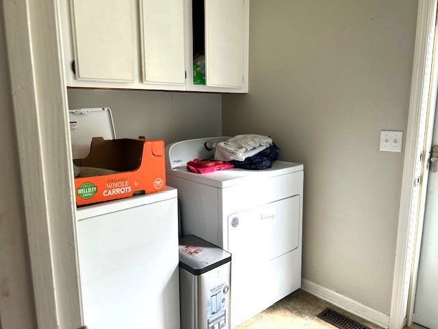 102 Cofer Drive Springfield, TN 37172 - Photo 13 of 18 a utility room with dryer and washer
