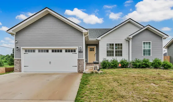 $1,800 | 1109 Poppy Seed Drive, Oak Grove, KY 42262