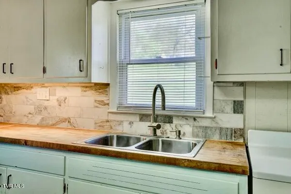 $294,000 | 1427 Highway 93, Fall Branch, TN 37656