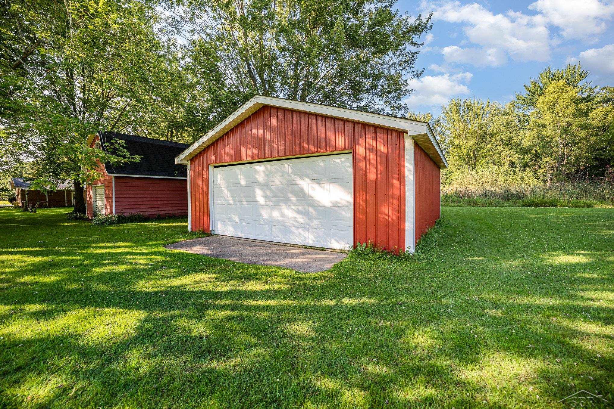 14214 Tuscola Road Clio, MI 48420 - Photo 2 of 26 50150061-8bd88d89-2f43-4906-8673-882dffb422b3.JPG