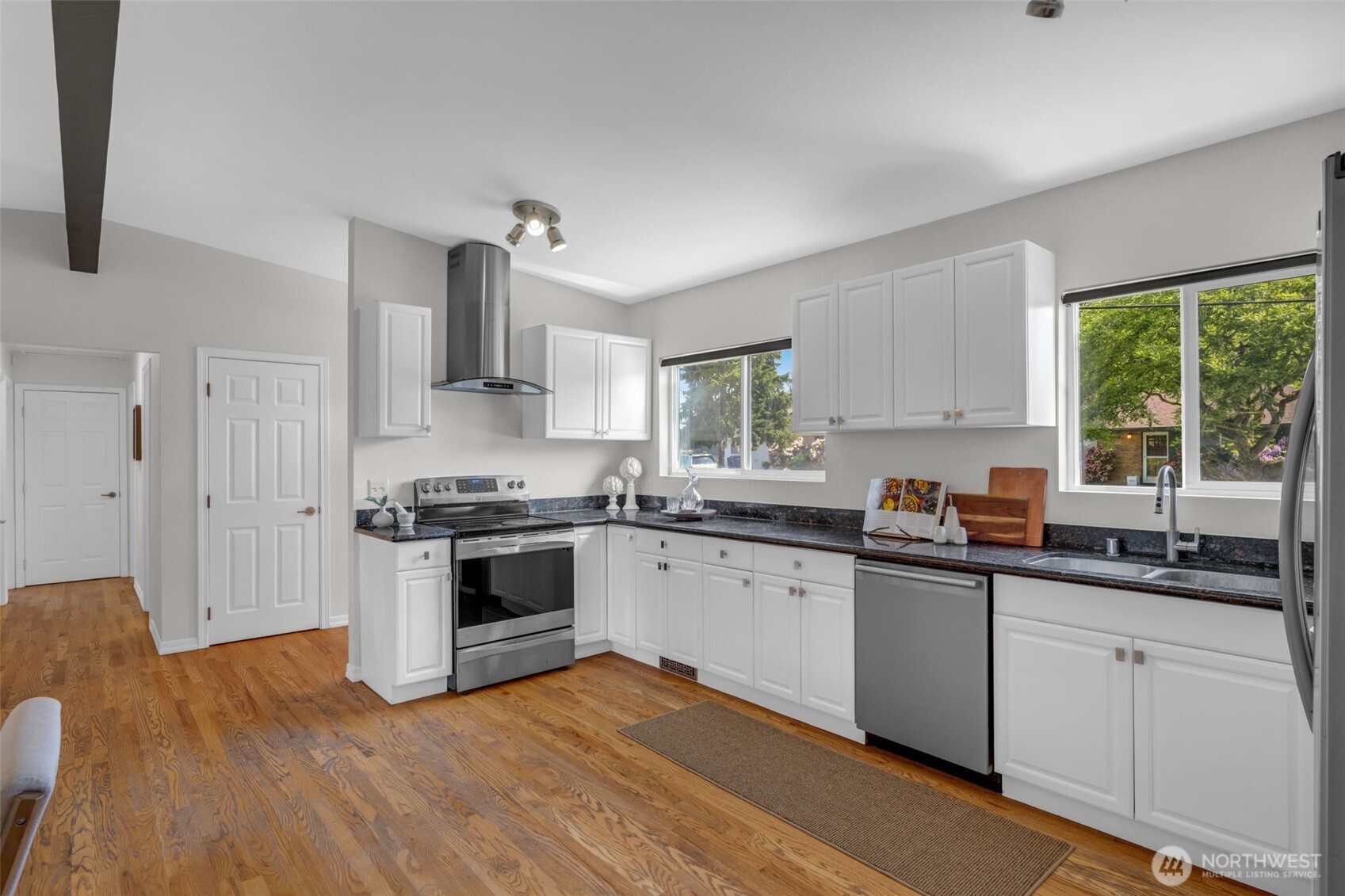11633 18th Avenue Southwest Burien, WA 98146 - Photo 5 of 40