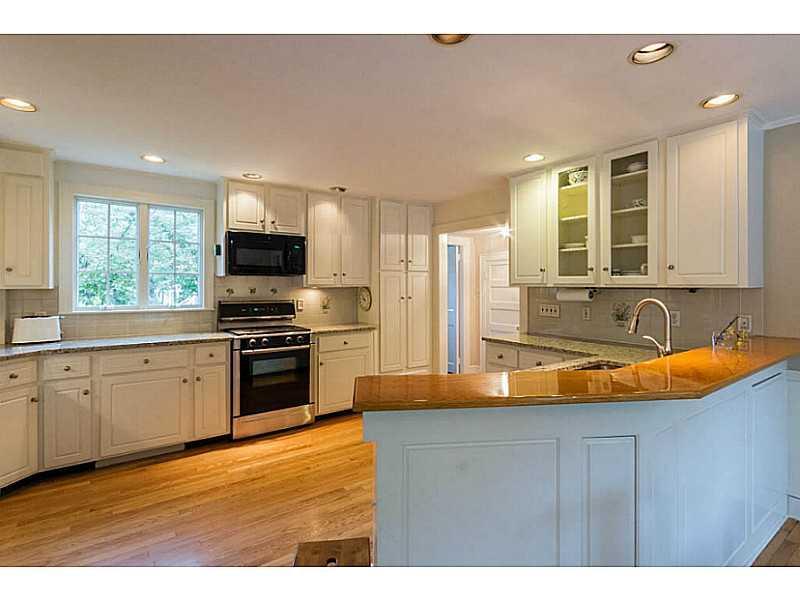 5 Cedar Ledge Road Cape Elizabeth, ME 04107 - Photo 3 of 20 Kitchen.
