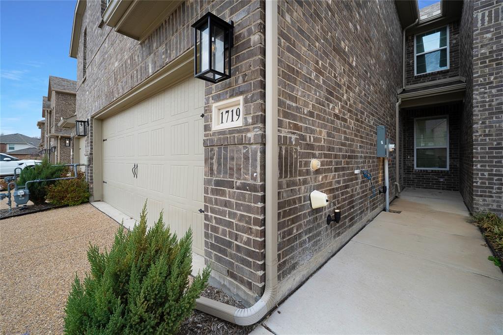 1719 Lisa Court Allen, TX 75002 - Photo 2 of 29