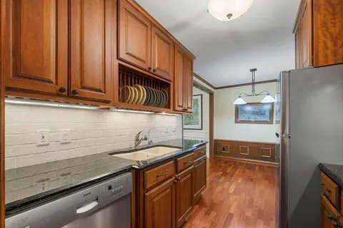 $330,000 | 205 Barry Avenue South, Unit 117, Wayzata, MN 55391