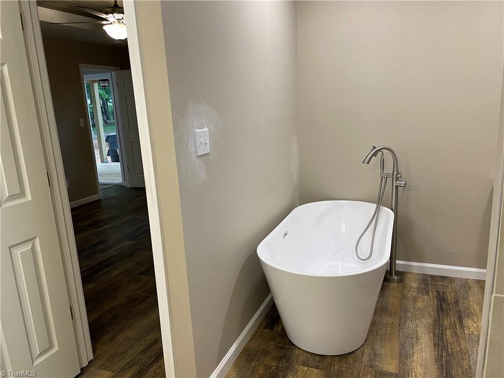 2851 Kiser Road Winston-Salem, NC 27106 - Photo 11 of 22 Primary bath soaking tub