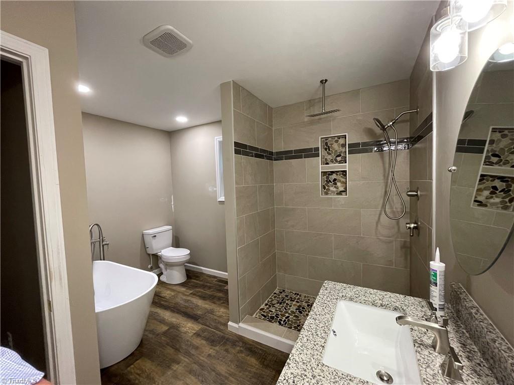 2851 Kiser Road Winston-Salem, NC 27106 - Photo 9 of 22 First class all tile primary bath!