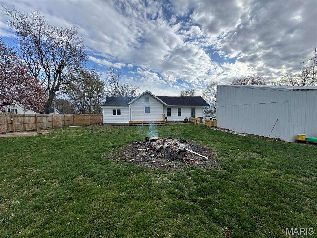 155 East Brown Street Waverly, IL 62692 - Photo 3 of 32