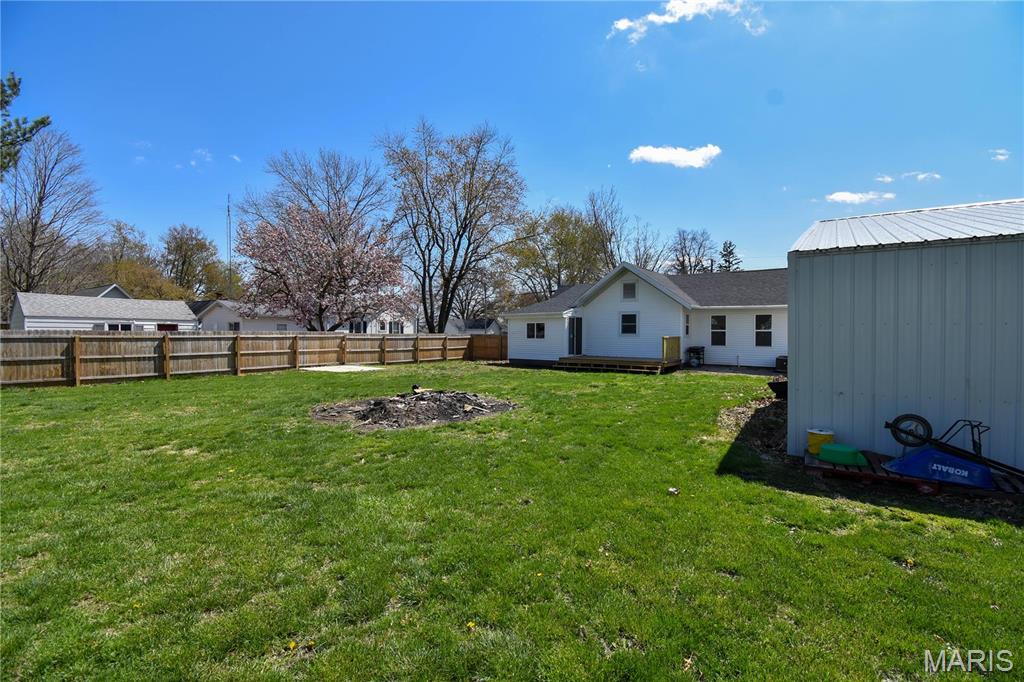 155 East Brown Street Waverly, IL 62692 - Photo 8 of 32