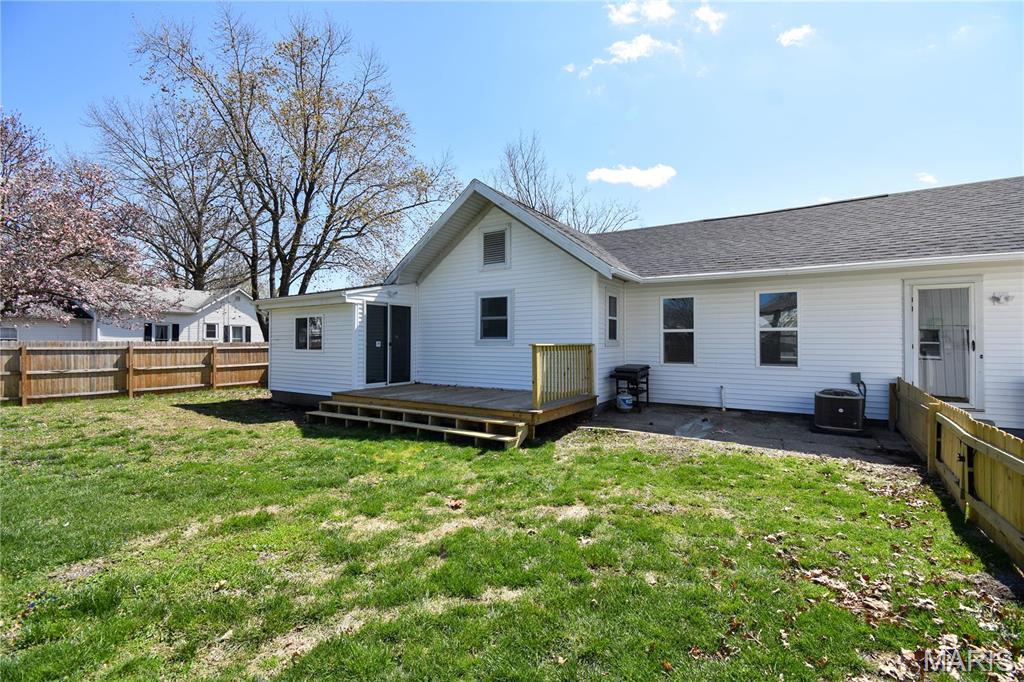 155 East Brown Street Waverly, IL 62692 - Photo 10 of 32