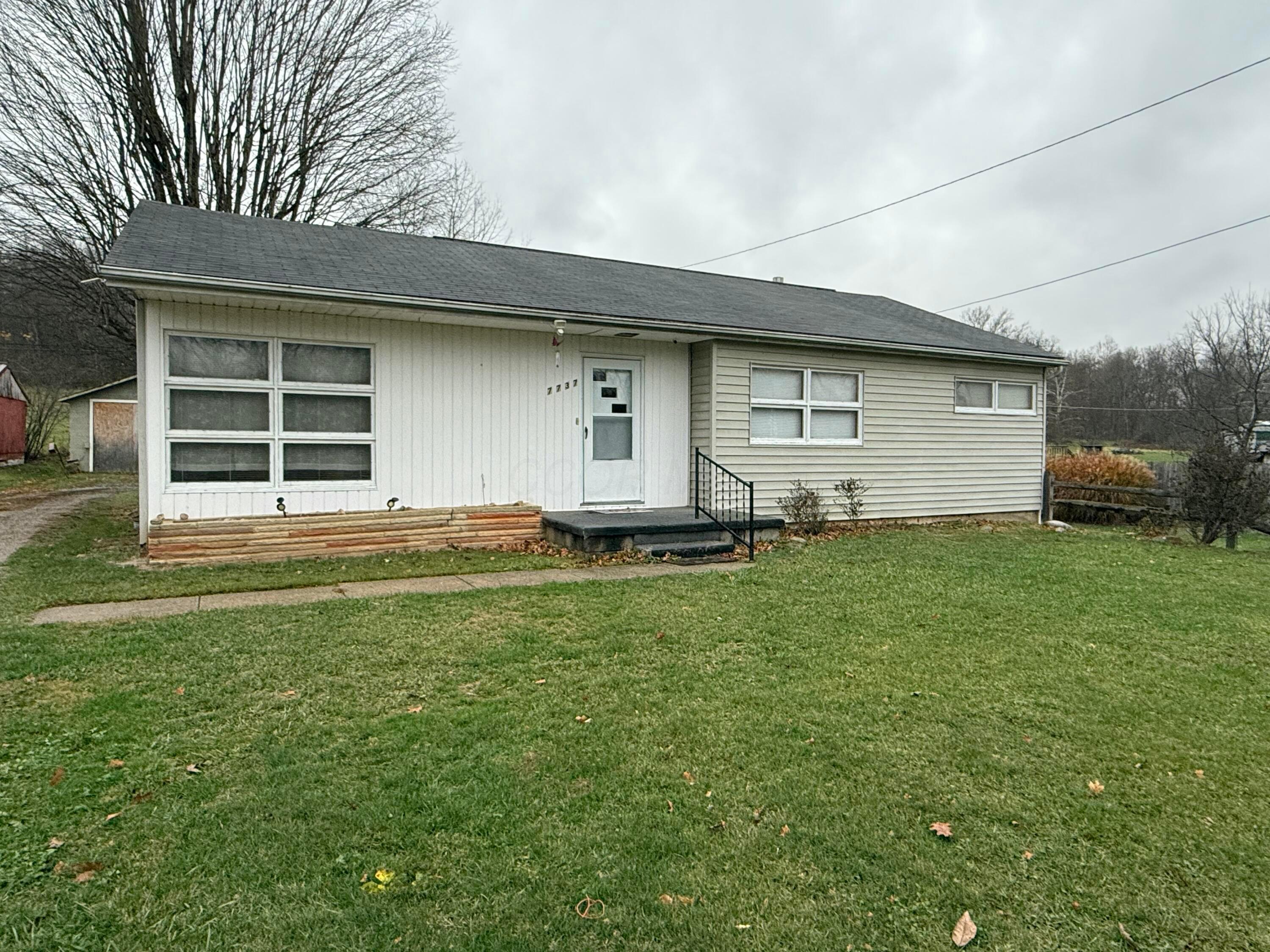 7737 Ceramic Road Roseville, OH 43777 - Photo 1 of 23 tempImageZM7PeP