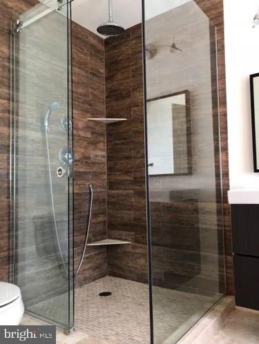 12050 Edgemere Circle Reston, VA 20190 - Photo 11 of 15 Main Bathroom