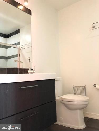 12050 Edgemere Circle Reston, VA 20190 - Photo 14 of 15 Hall Bathroom