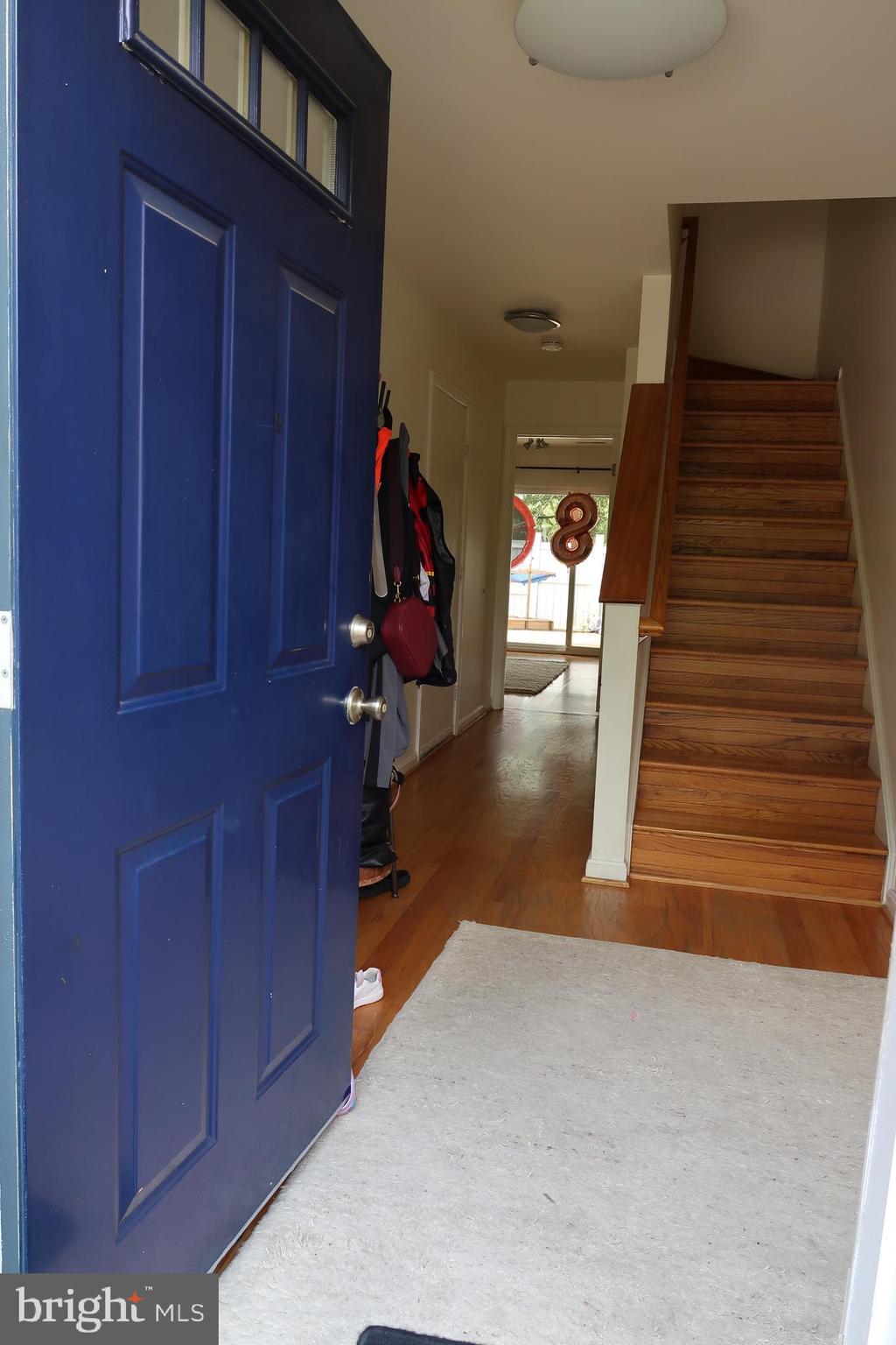 12050 Edgemere Circle Reston, VA 20190 - Photo 2 of 15 Entry Hall
