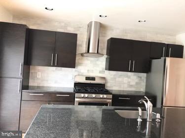 12050 Edgemere Circle Reston, VA 20190 - Photo 5 of 15 Kitchen