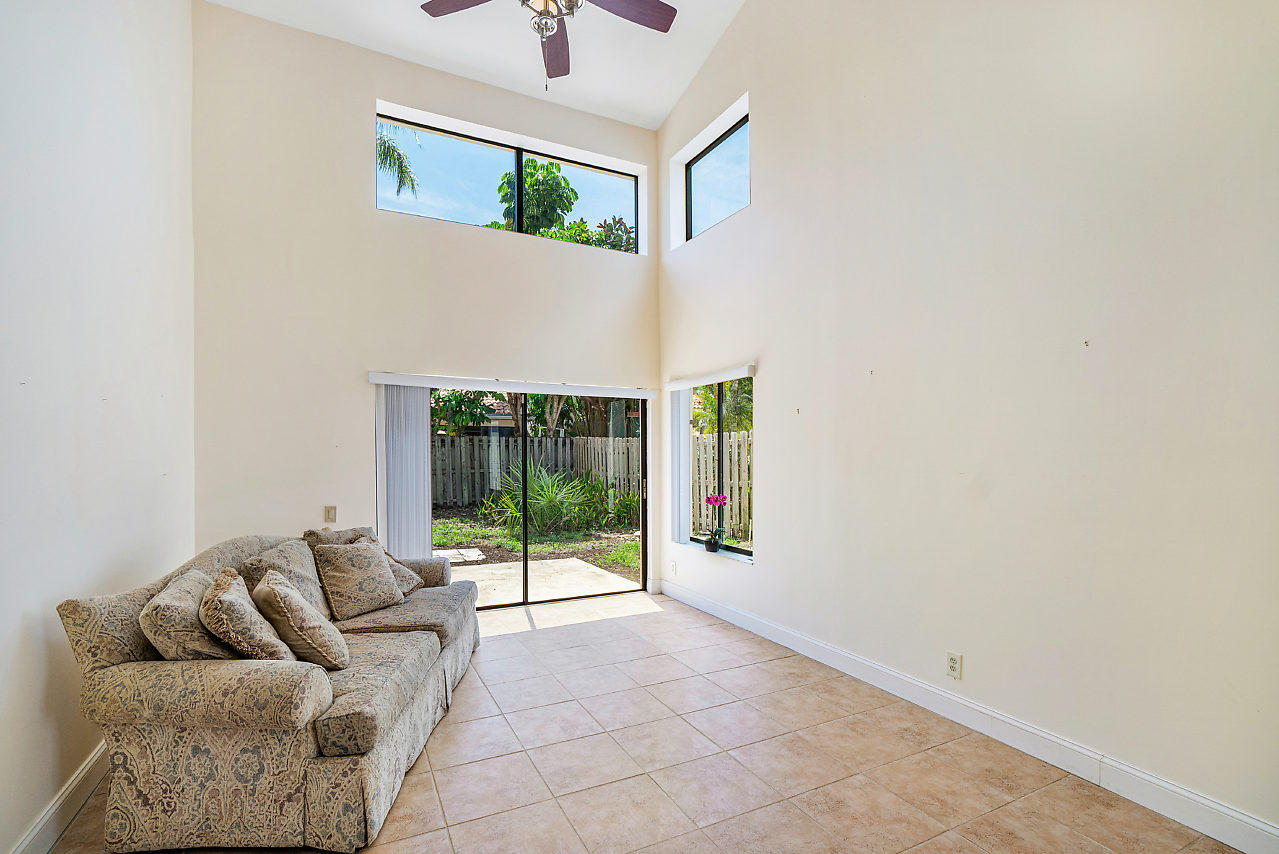 21715 Cromwell Circle Boca Raton, FL 33486 - Photo 11 of 24 Living Room