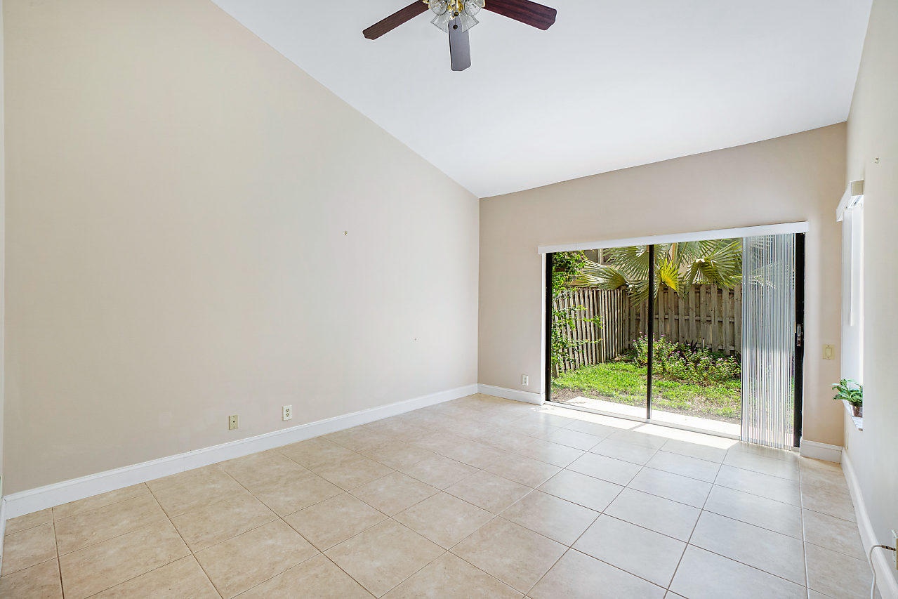 21715 Cromwell Circle Boca Raton, FL 33486 - Photo 12 of 24 Living Room