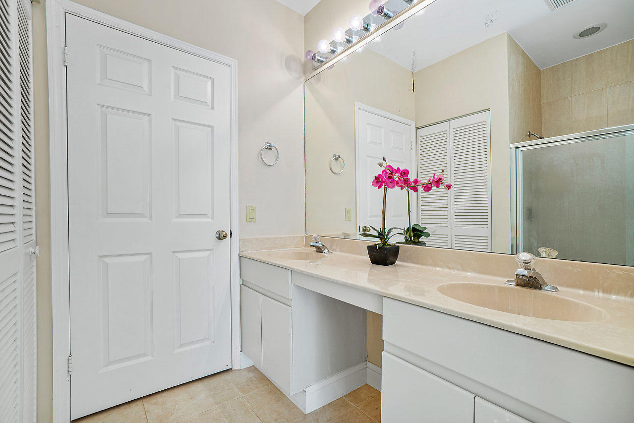 21715 Cromwell Circle Boca Raton, FL 33486 - Photo 14 of 24 Master Bath