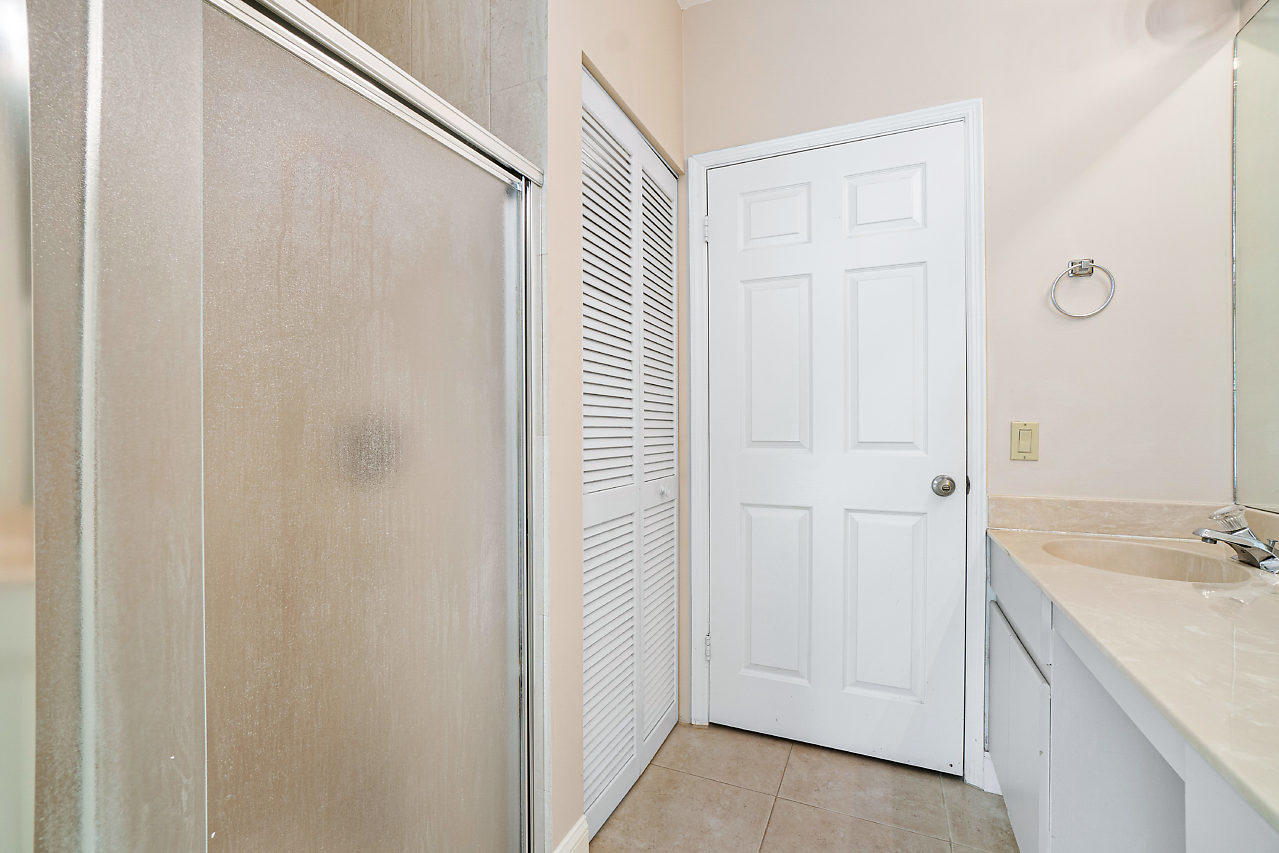 21715 Cromwell Circle Boca Raton, FL 33486 - Photo 15 of 24 Master Bath