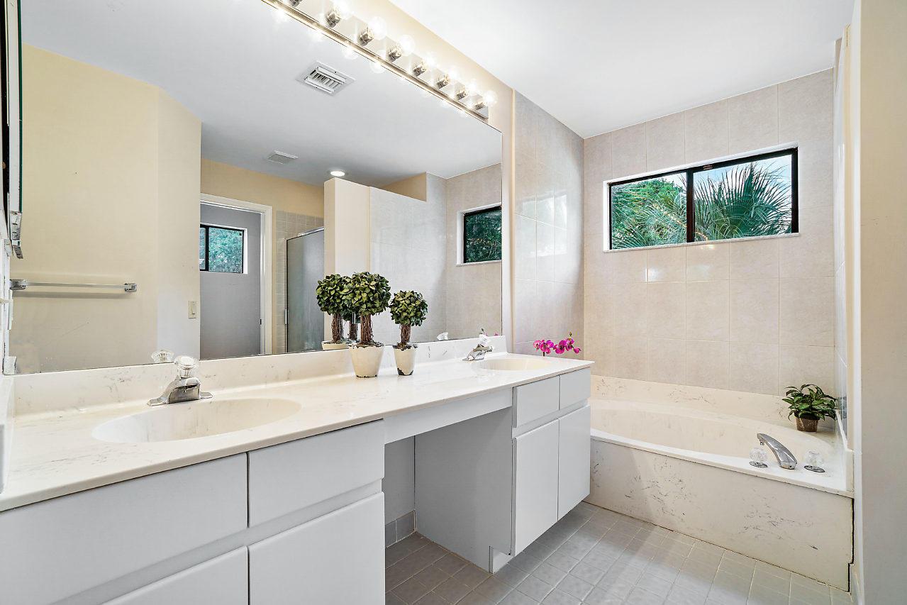 21715 Cromwell Circle Boca Raton, FL 33486 - Photo 20 of 24 Upstairs Master Bath
