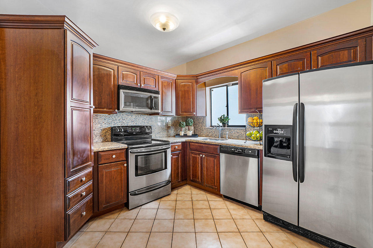 21715 Cromwell Circle Boca Raton, FL 33486 - Photo 4 of 24 Updated Kitchen