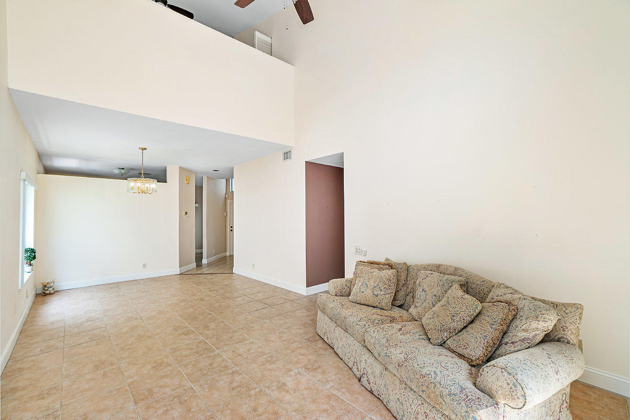 21715 Cromwell Circle Boca Raton, FL 33486 - Photo 10 of 24 Living Room