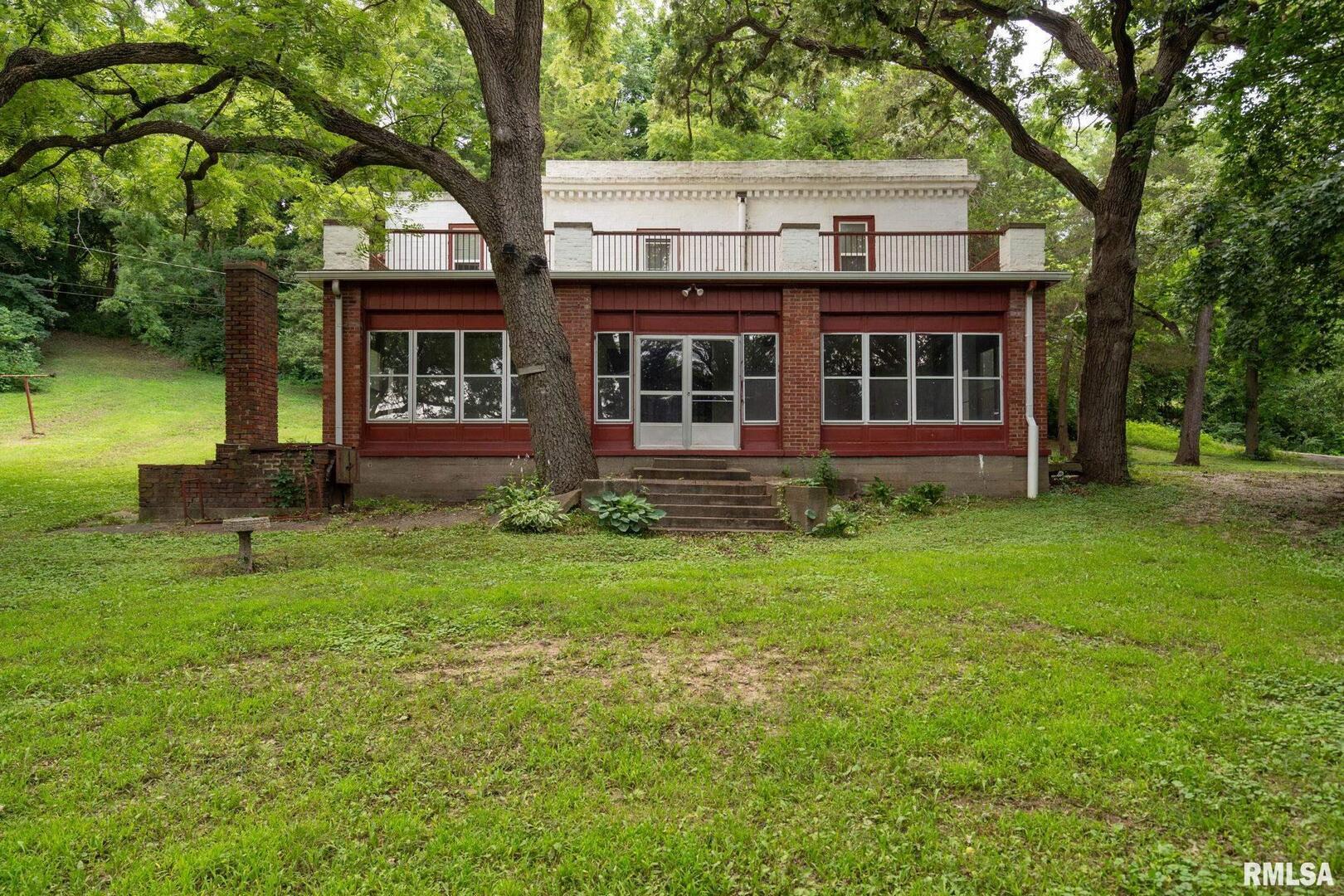 5418 Chapel Hill Road Davenport, IA 52802 - Photo 22 of 69 front view of a house with a yard