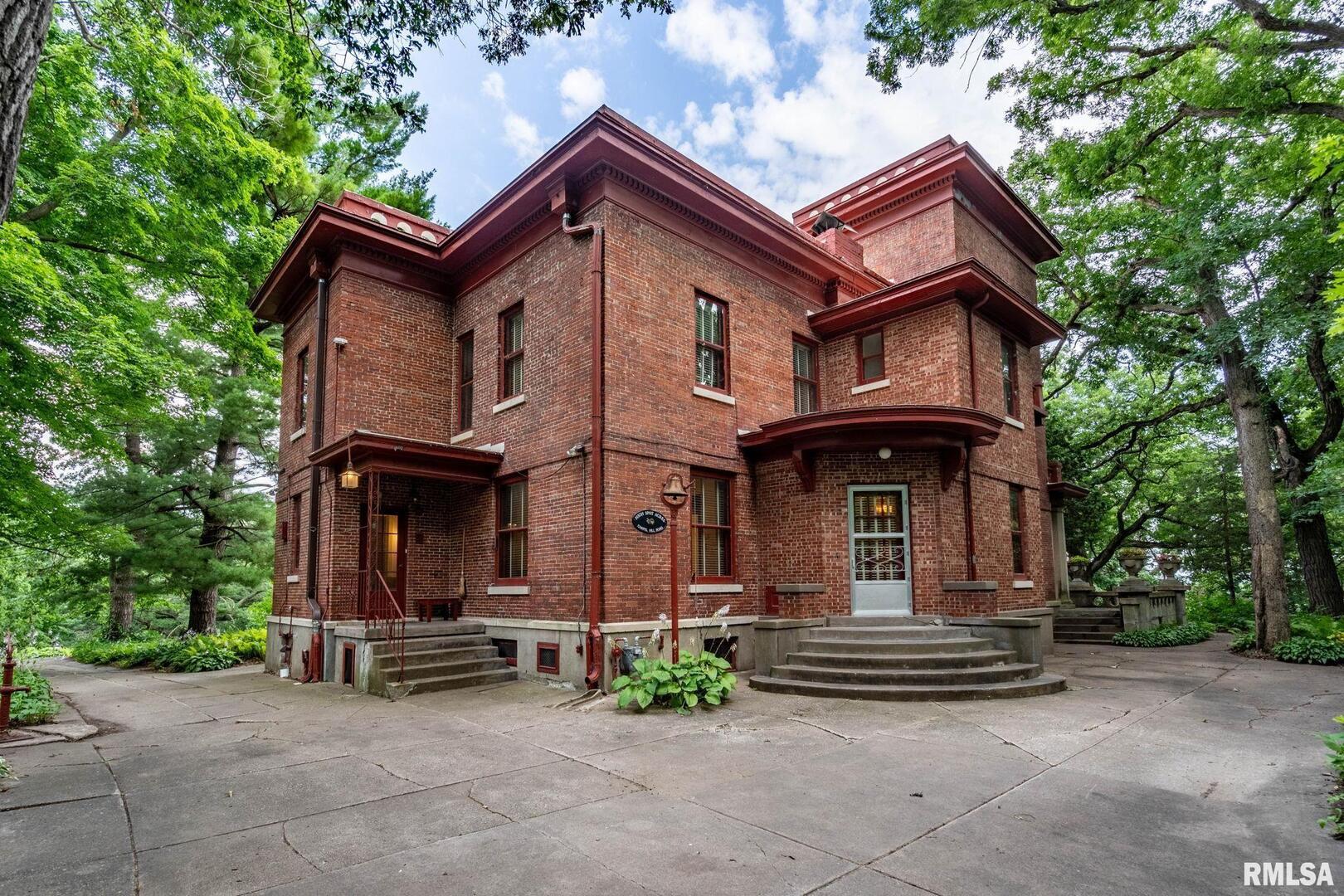 5418 Chapel Hill Road Davenport, IA 52802 - Photo 4 of 69