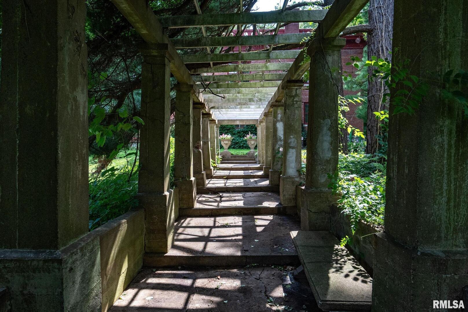 5418 Chapel Hill Road Davenport, IA 52802 - Photo 44 of 69