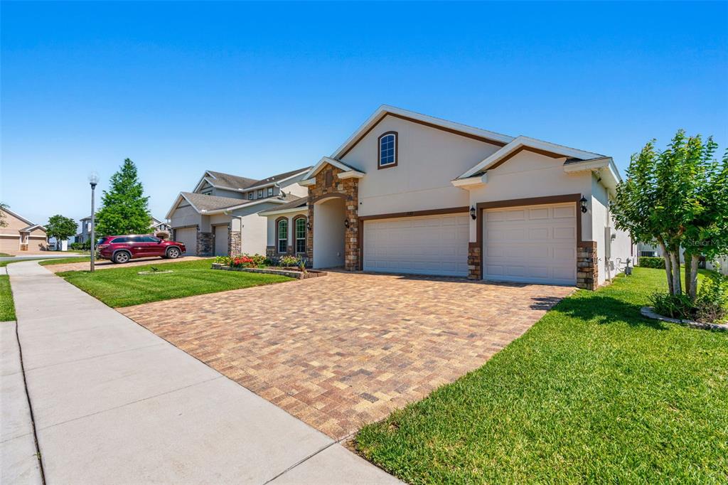 2085 Lula Road Minneola, FL 34715 - Photo 3 of 39 a view of outdoor space yard and house