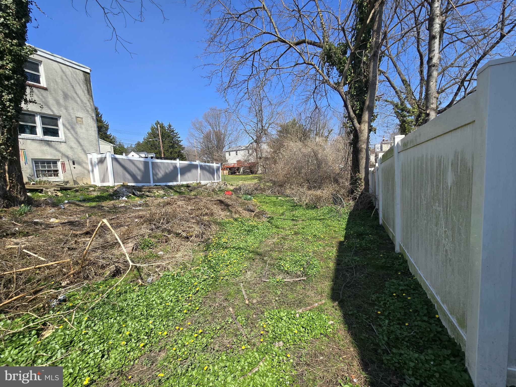 304 9th Street Brookhaven, PA 19015 - Photo 4 of 5 a backyard of a house with table and chairs