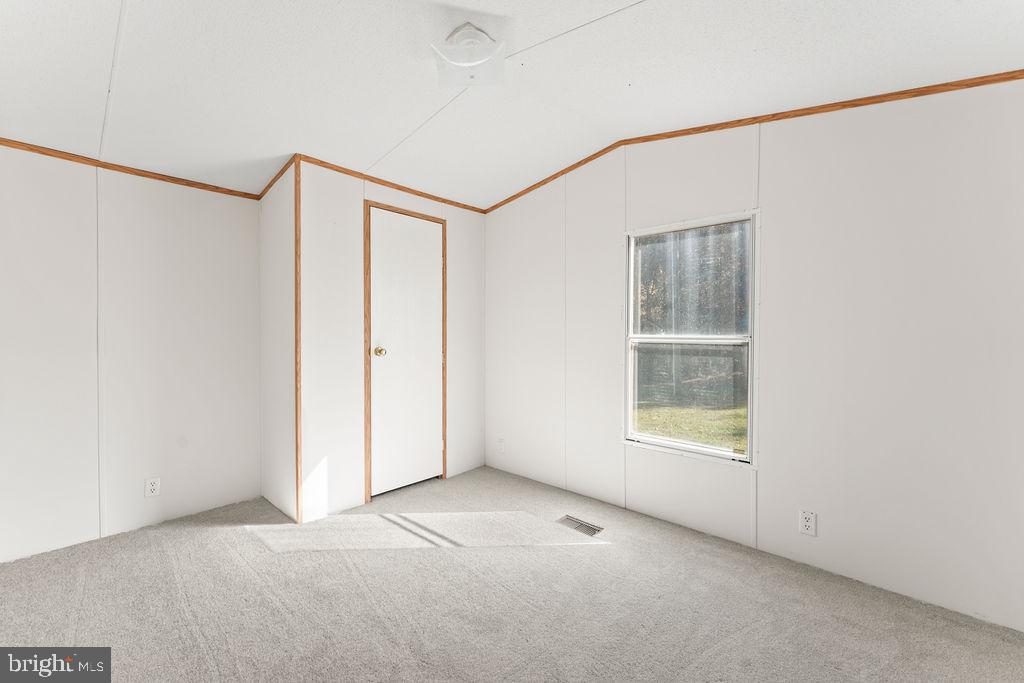 7227 Grand Brooks Road Spotsylvania, VA 22551 - Photo 12 of 47 Bright and airy blank canvas room.