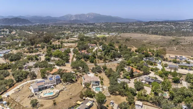 $1,250,000 | 2047 Via Del Torrie, Alpine, CA 91901