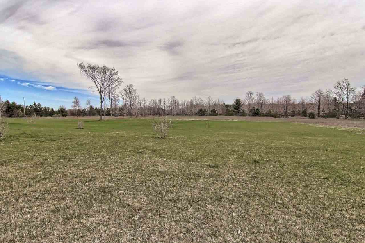 12683 Homestead Road Beulah, MI 49617 - Photo 5 of 37 1796115-4.JPG