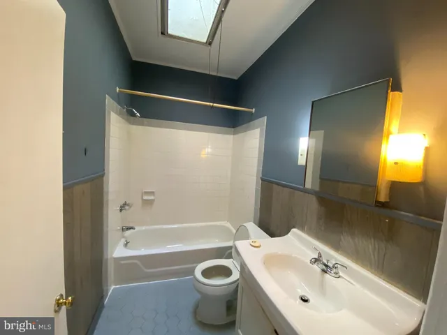 $900 | 6625 Lansdowne Avenue, Unit 2, Philadelphia, PA 19151