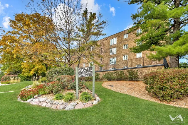 a view of backyard with a building