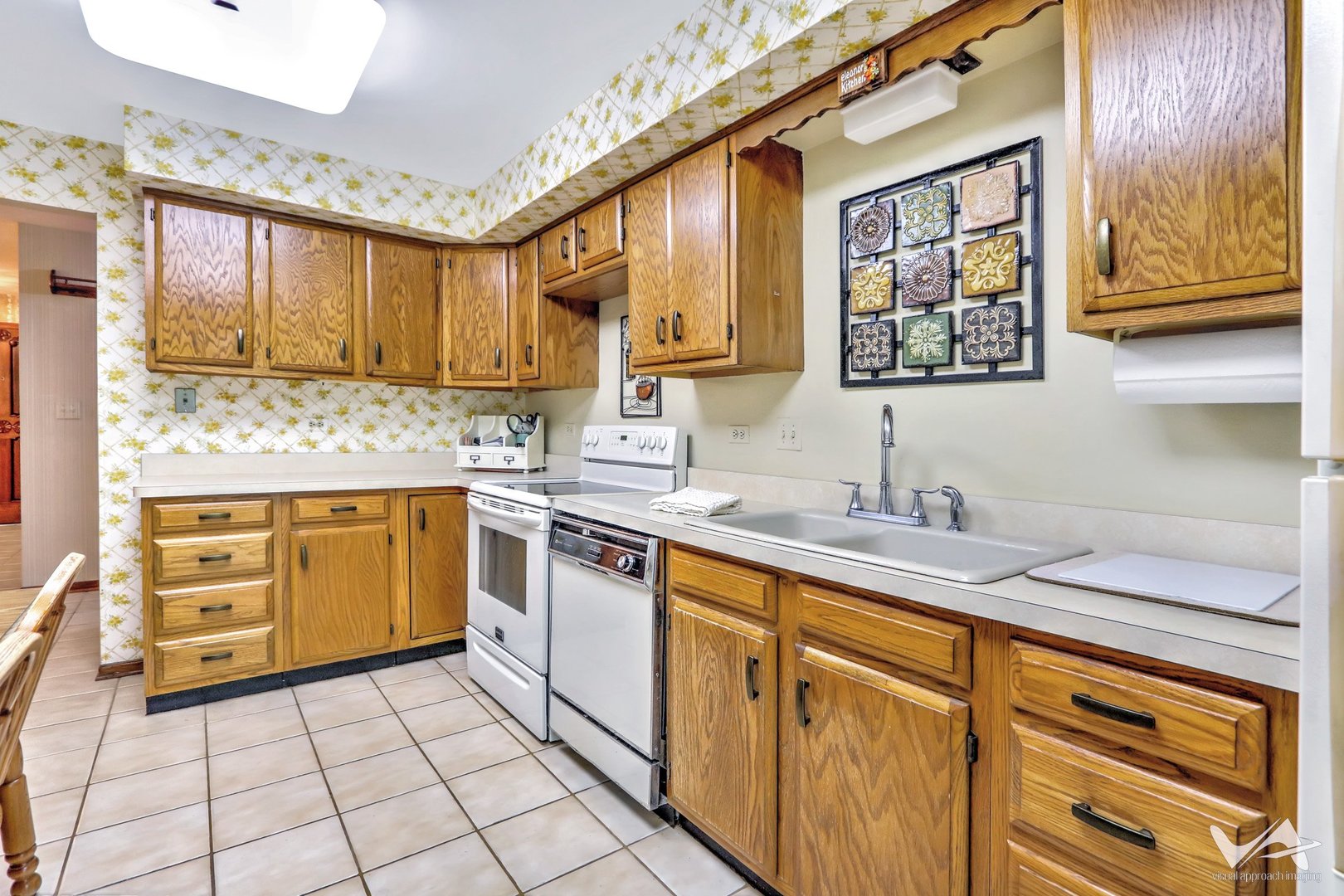 467 Hiawatha Trail, Unit 201 Wood Dale, IL 60191 - Photo 17 of 35 a kitchen with stainless steel appliances granite countertop a sink stove and cabinets