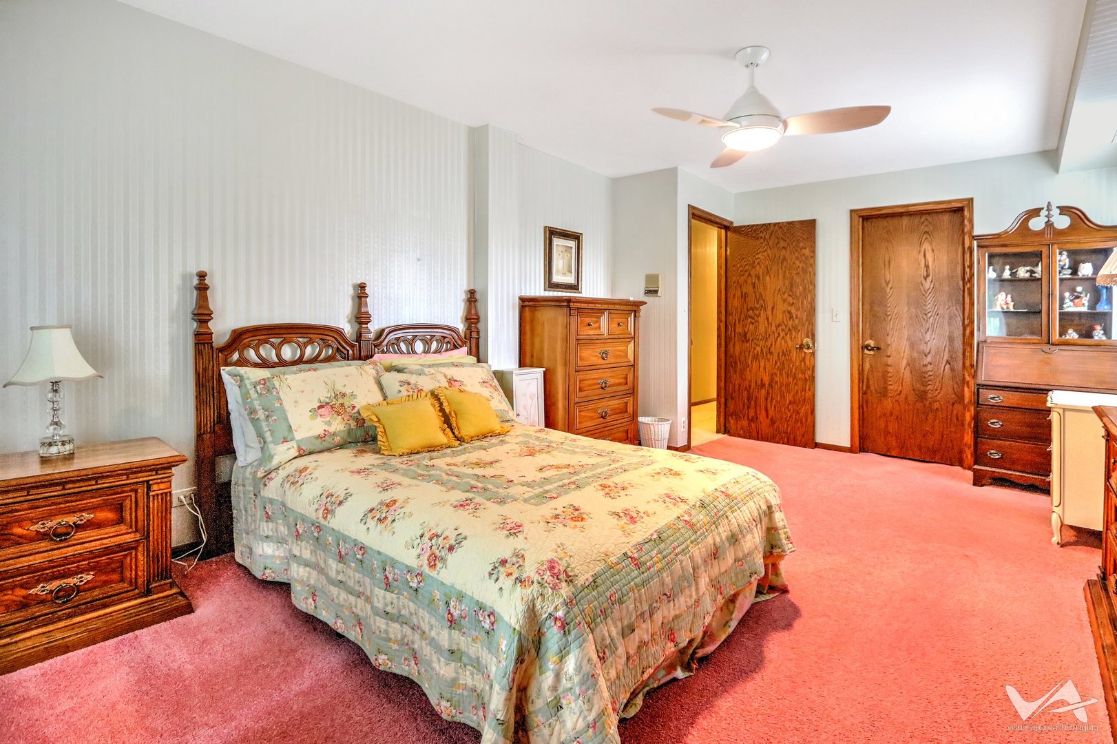 467 Hiawatha Trail, Unit 201 Wood Dale, IL 60191 - Photo 22 of 35 a bedroom with double bed and a chandelier