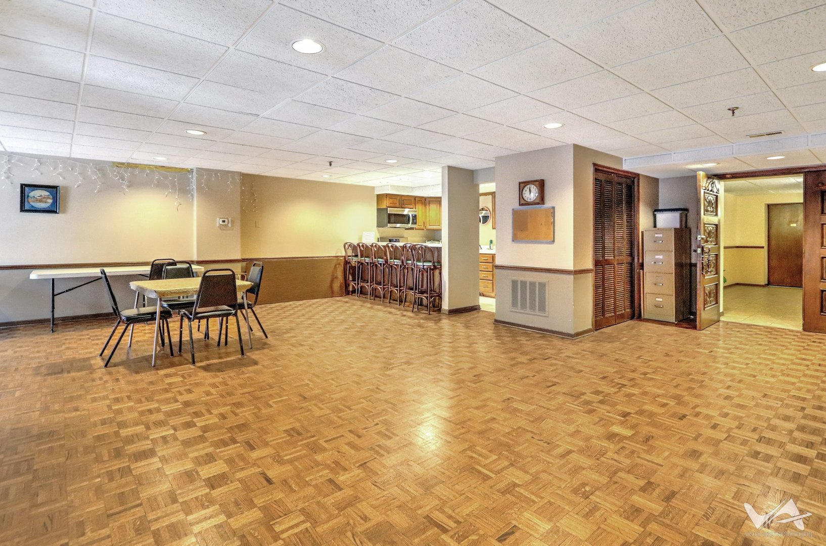 467 Hiawatha Trail, Unit 201 Wood Dale, IL 60191 - Photo 28 of 35 a view of a dining room with furniture