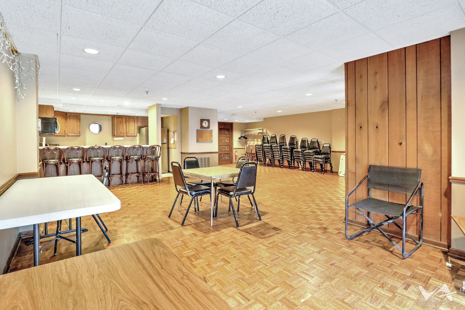 467 Hiawatha Trail, Unit 201 Wood Dale, IL 60191 - Photo 29 of 35 a outdoor space with furniture