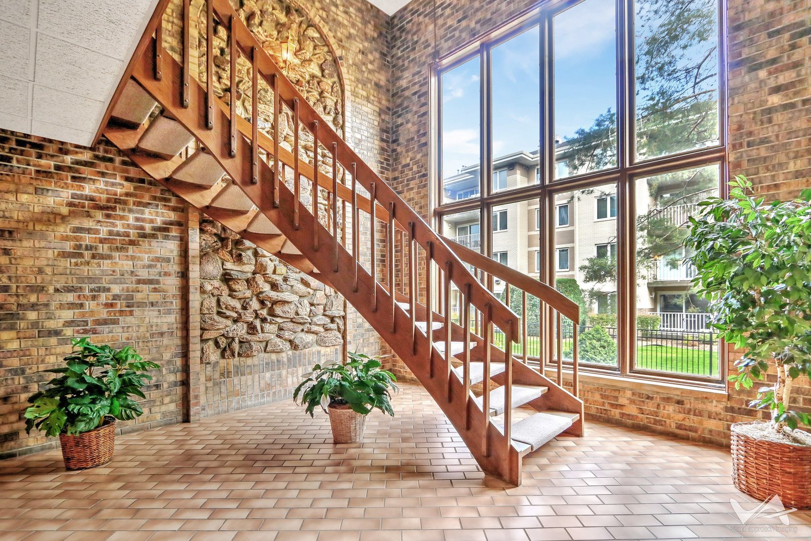 467 Hiawatha Trail, Unit 201 Wood Dale, IL 60191 - Photo 31 of 35 a view of an entryway front