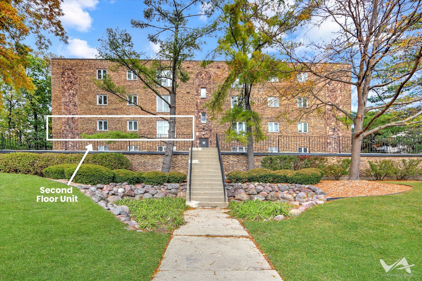 467 Hiawatha Trail, Unit 201 Wood Dale, IL 60191 - Photo 34 of 35 a view of a pathway with a big yard