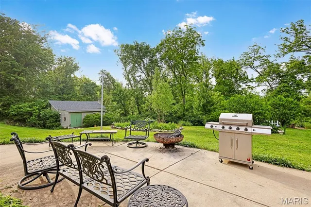 $990,000 | 2801 Eldon Avenue, Maryland Heights, MO 63043