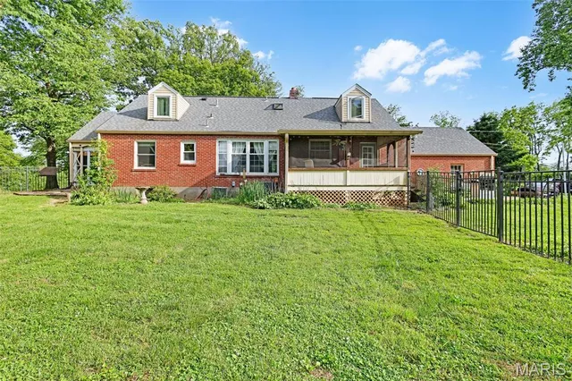 $990,000 | 2801 Eldon Avenue, Maryland Heights, MO 63043