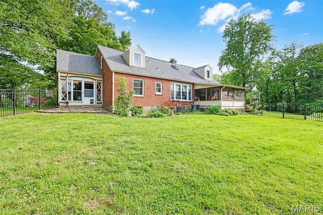 $990,000 | 2801 Eldon Avenue, Maryland Heights, MO 63043