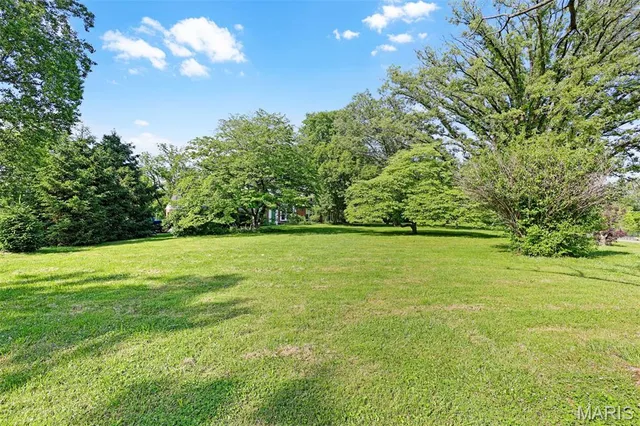 $990,000 | 2801 Eldon Avenue, Maryland Heights, MO 63043