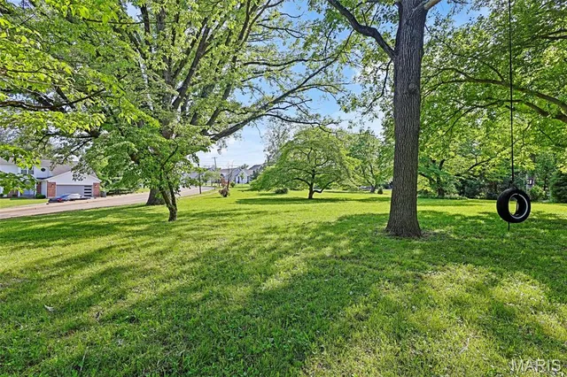 $990,000 | 2801 Eldon Avenue, Maryland Heights, MO 63043