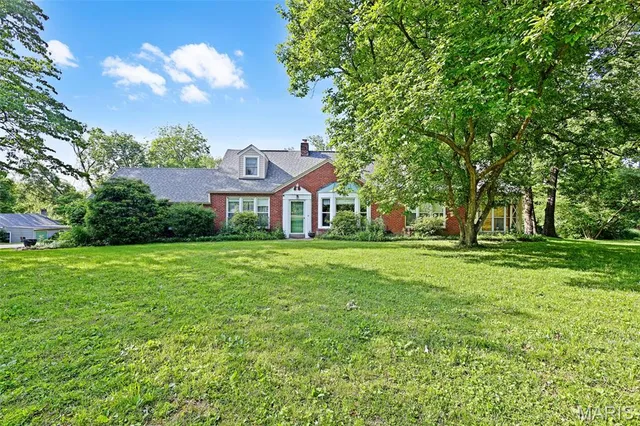 $990,000 | 2801 Eldon Avenue, Maryland Heights, MO 63043