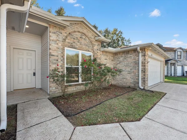 $2,050 | 5425 Yale Drive, Katy, TX 77493